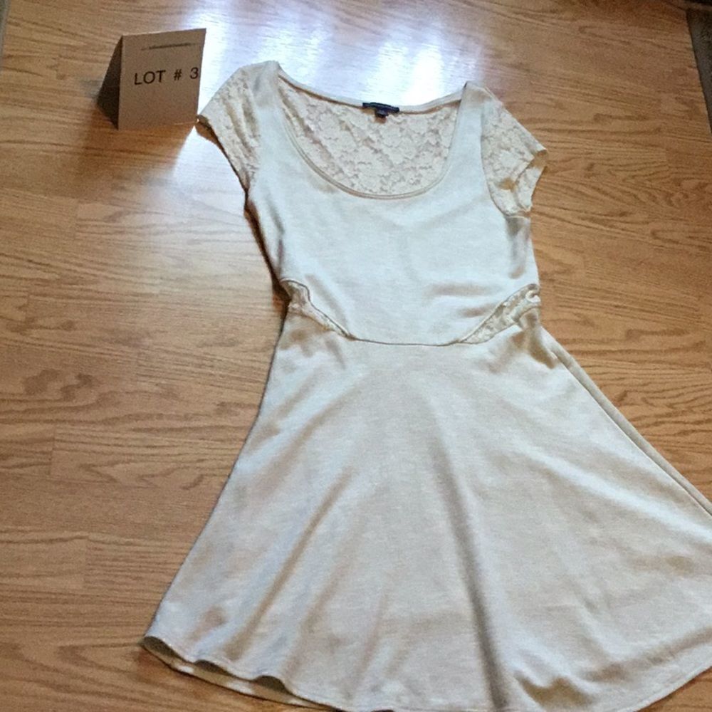 Ladies AMERICAN 🦅  dress with lace inserts medium